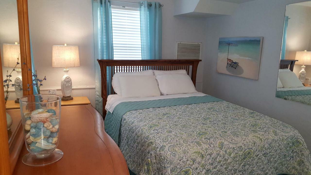 Monterey Condo-motel *