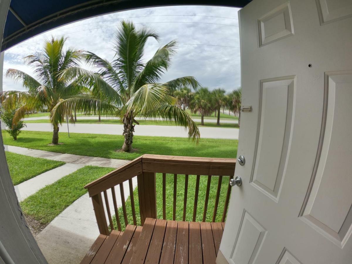 Captain's Table By Adventures Everglades City