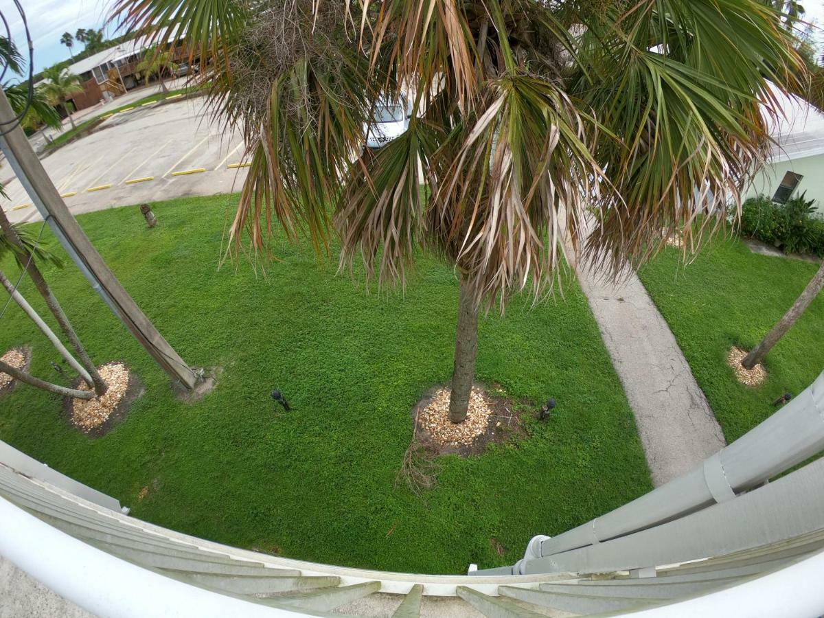 Captain's Table By Adventures 3* Everglades City