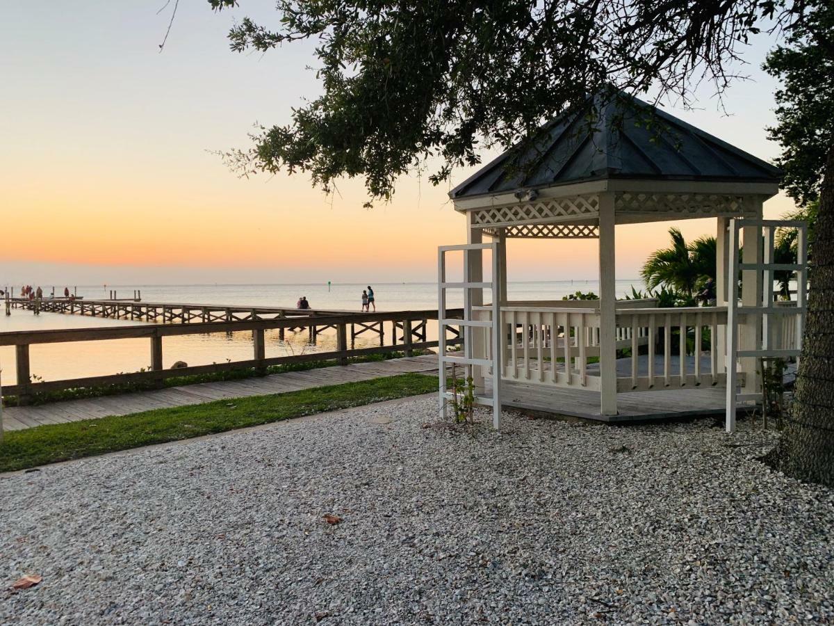 Tampa Bay, Step Away, Wifi, Free Parking,pools, Jacuzzi Ruskin