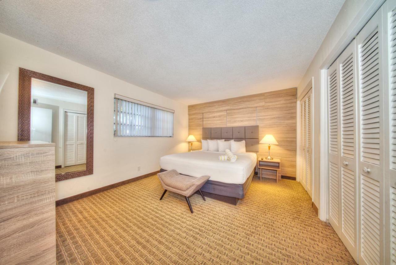 Hotel Club Lux By The