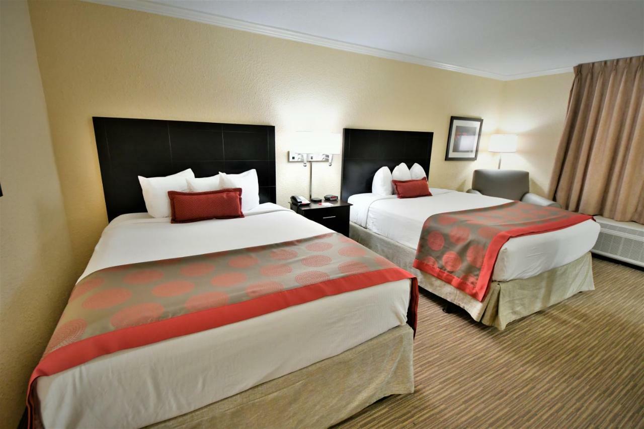 Ramada By Wyndham & Conference Center Hotel 3*