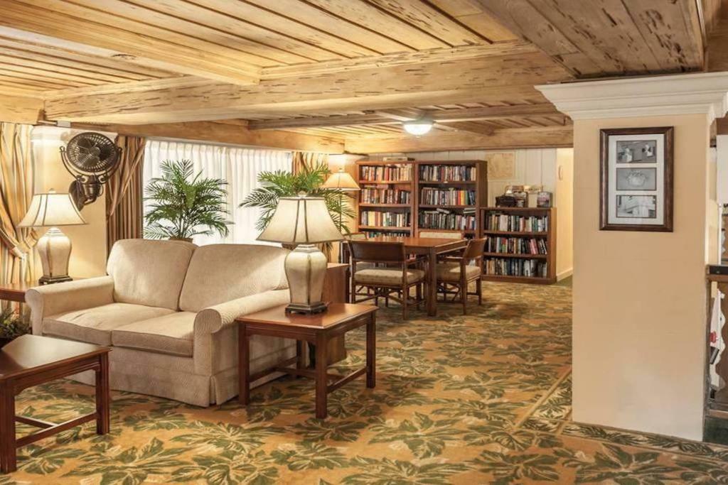 Hemingway At Palm Island Aparthotel 3*