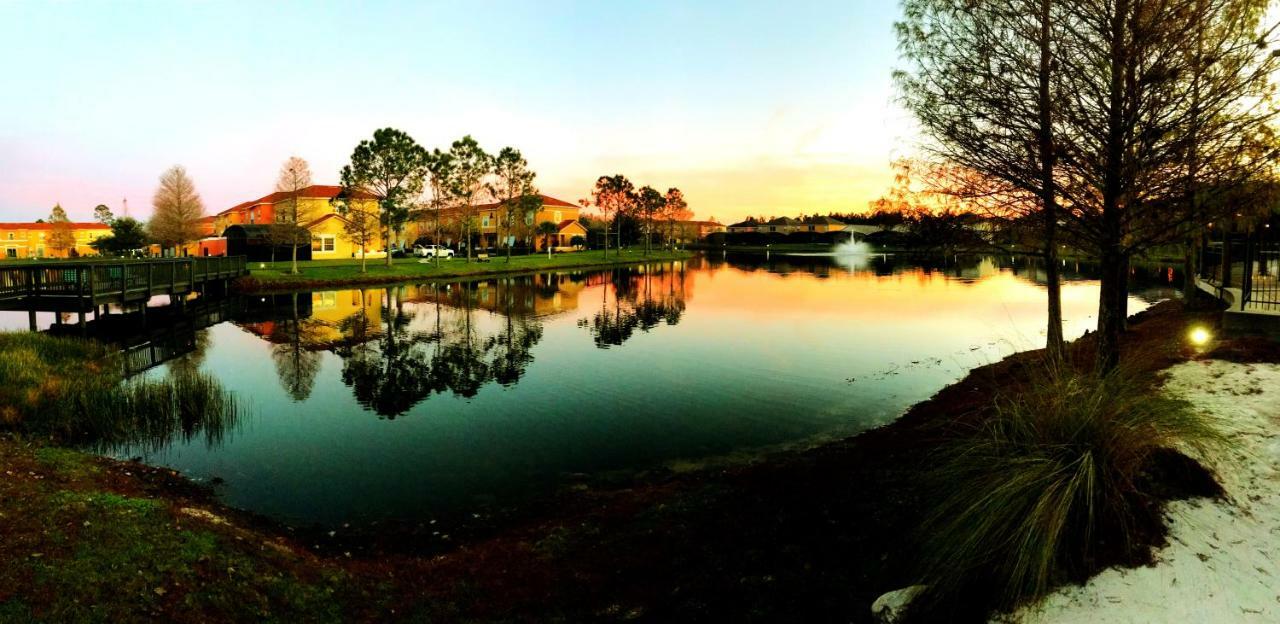 Dream With Hot Tub, Pool, Xbox, Games Room, Lakeview, 10 Min To Disney, Clubhouse Holiday home *