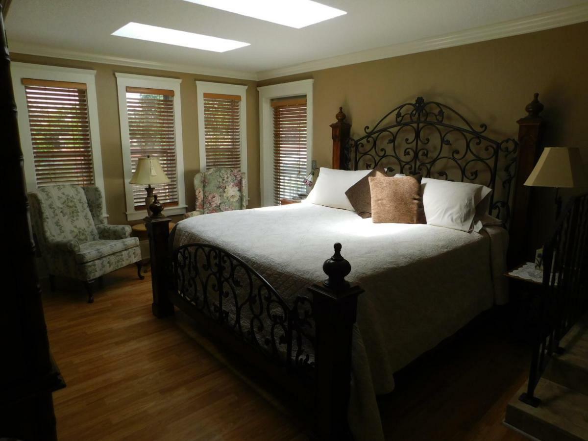 The River Lily Bed & Breakfast Daytona Beach