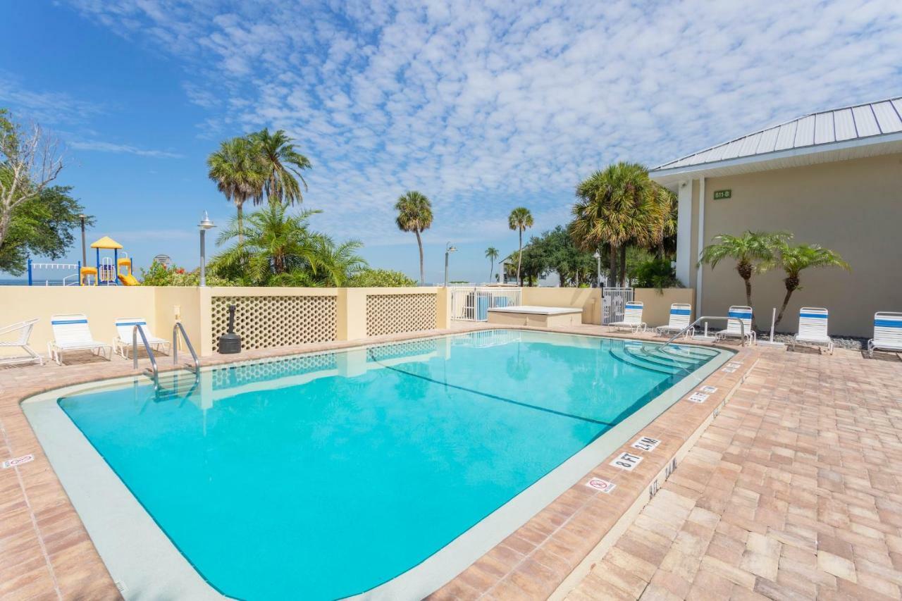 Tampa Bay, Step Away, Wifi, Free Parking,pools, Jacuzzi * Ruskin