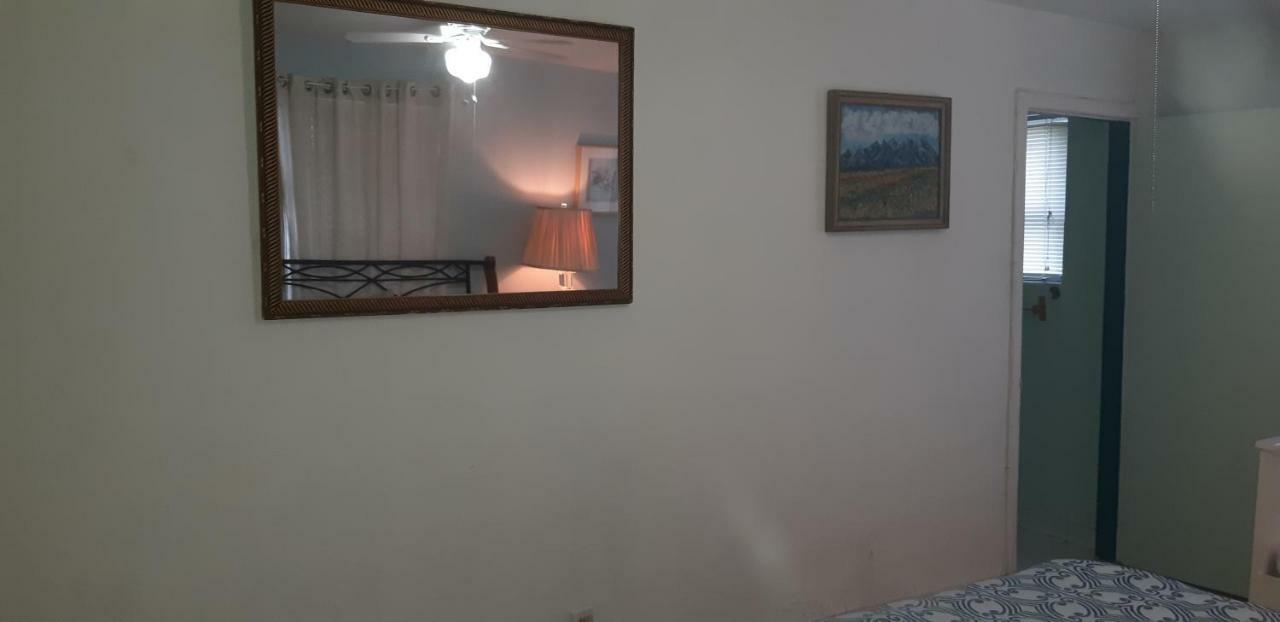 Wow! Private Bungalow Close To Beach Holiday home Dania Beach