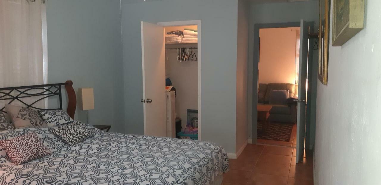 Wow! Private Bungalow Close To Beach Holiday home Dania Beach