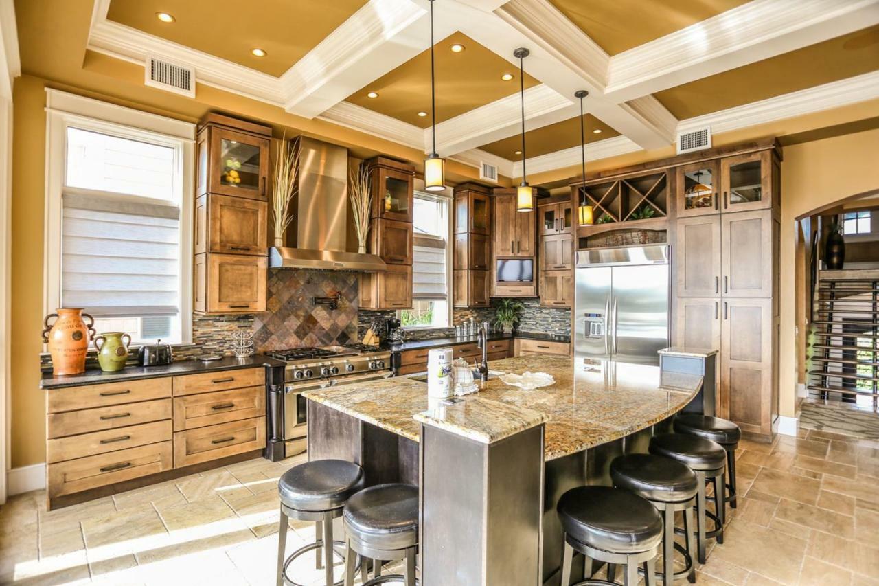 425 Palermo Circle *