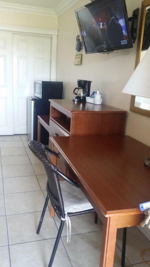 Palm Breeze Hotel