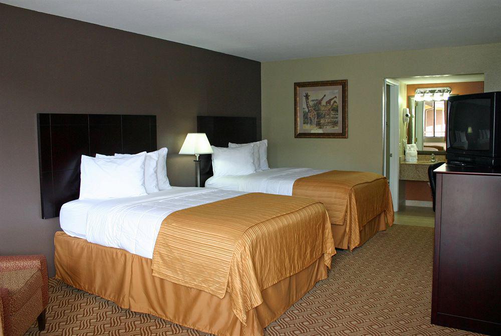 Hotel Quality & By The Parks