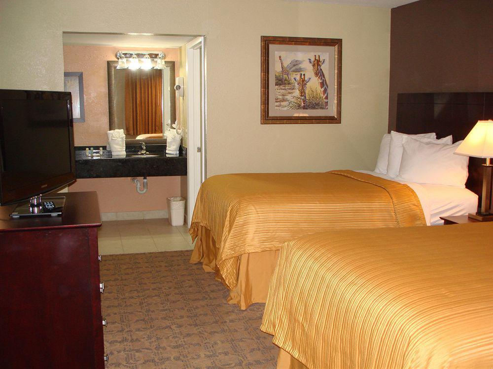 Quality & By The Parks Hotel 3*