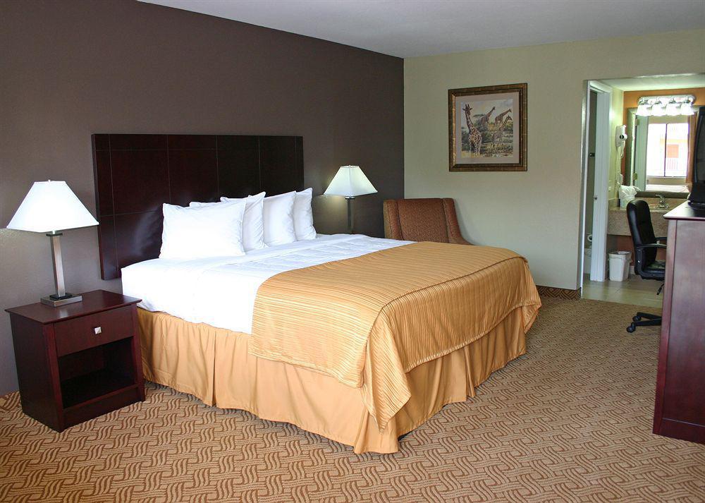 Hotel Quality & By The Parks 3*