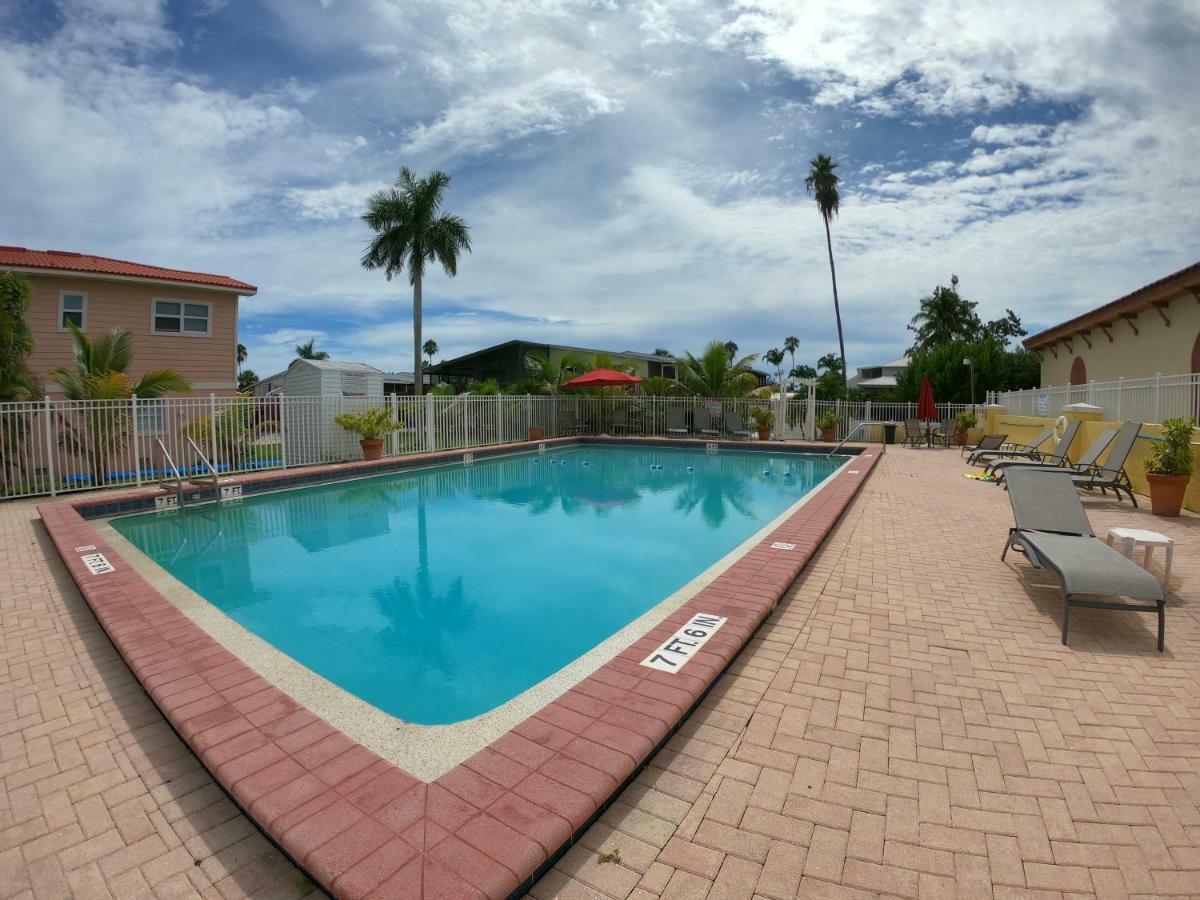 Captain's Table By Adventures 3* Everglades City