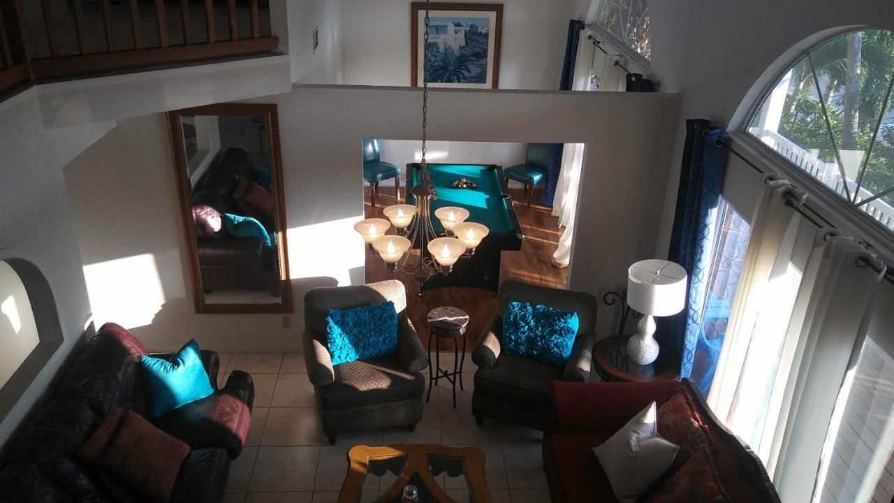 3000 Sq Ft And Bay *