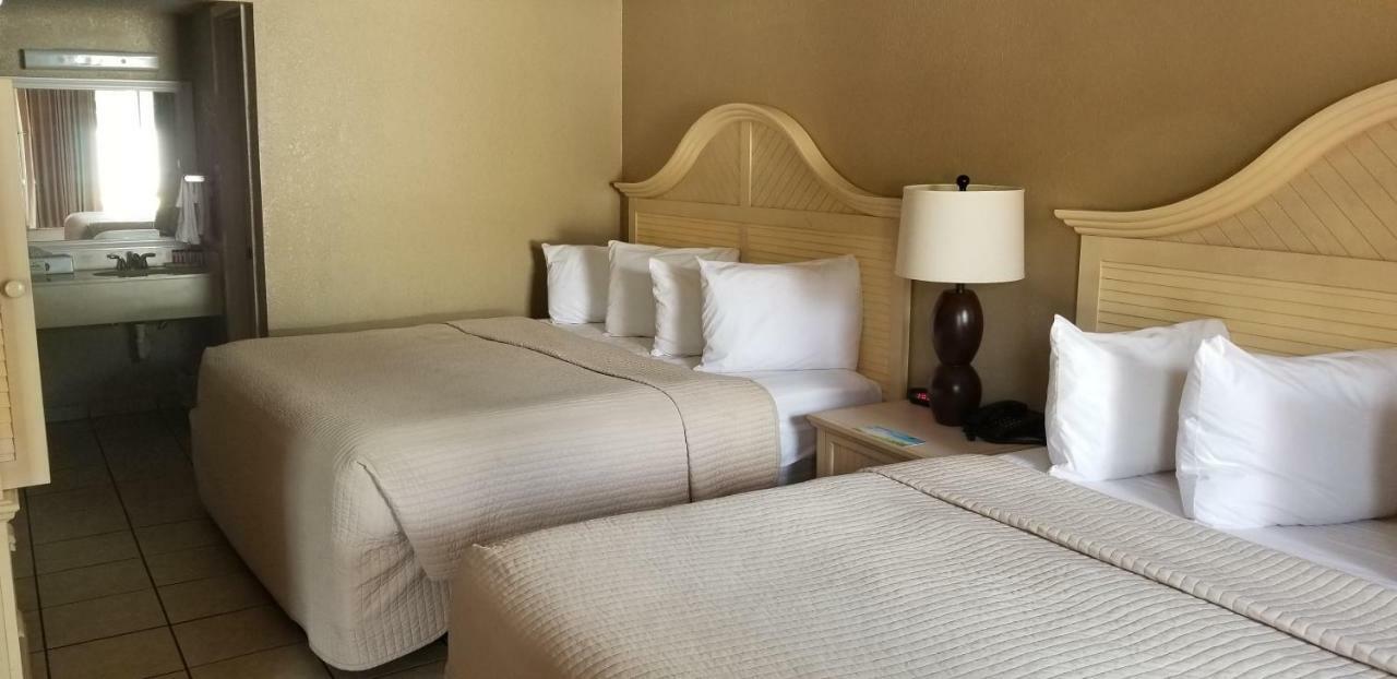 Hotel Days By Wyndham Cruiseport West At I-95/524 2*