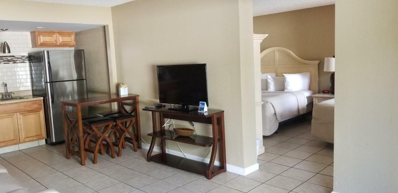 Hotel Days By Wyndham Cruiseport West At I-95/524