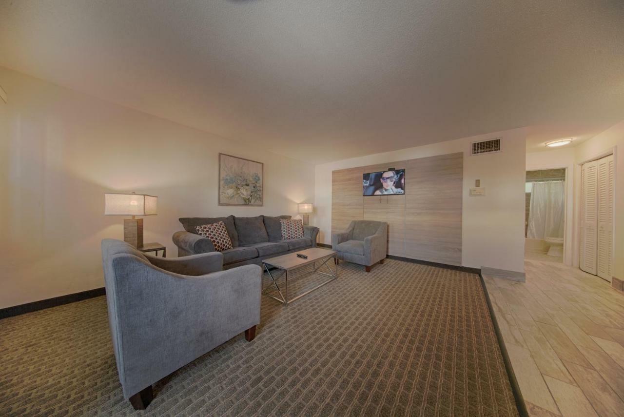 Club Lux By The Hotel Deerfield Beach