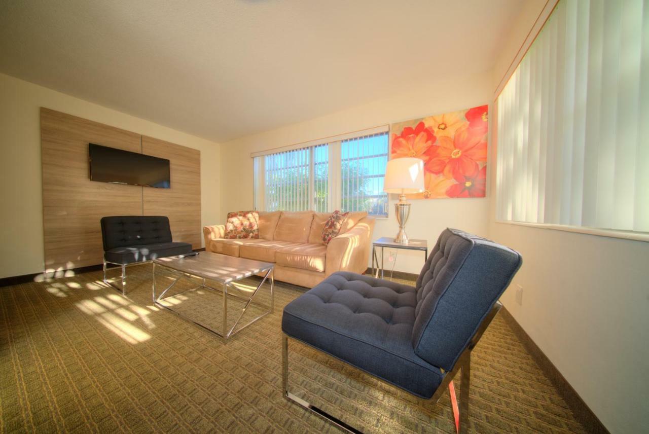 Club Lux By The Deerfield Beach