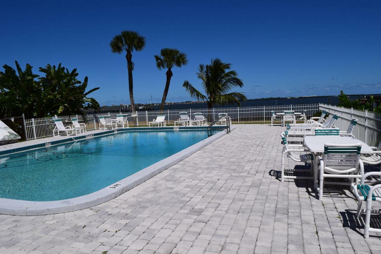 Caribbean Shores Waterfront Hotel