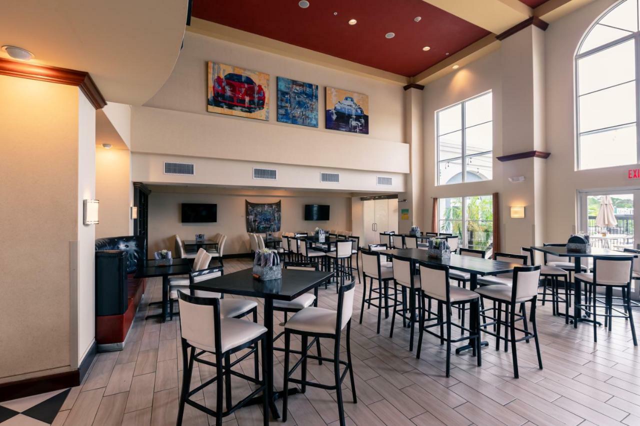 Seven Raceway Hotel
