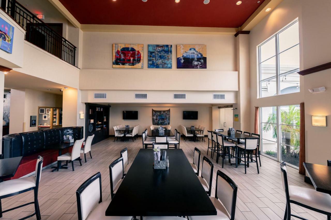 Seven Raceway Hotel