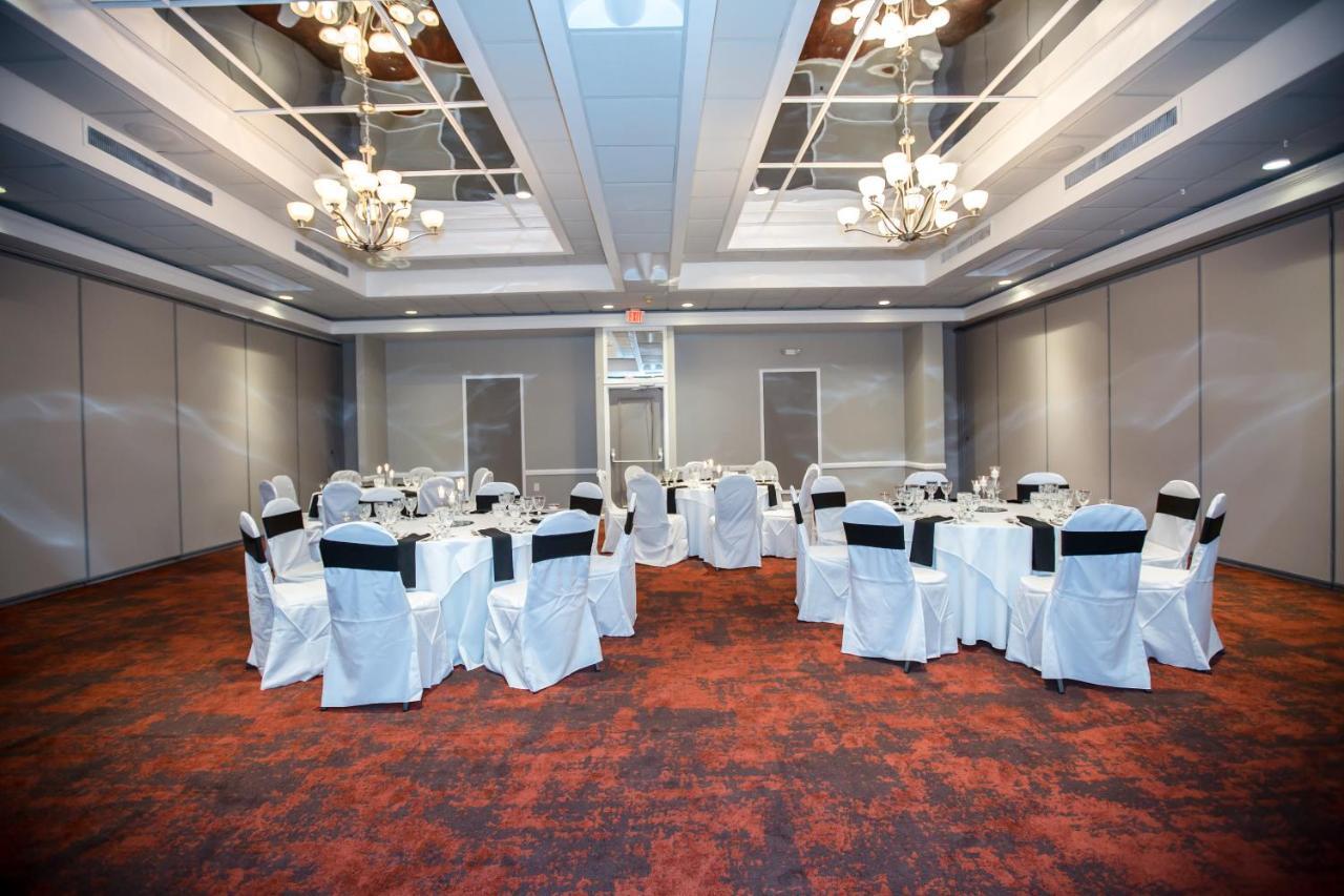 Ramada By Wyndham & Conference Center Hotel Jacksonville