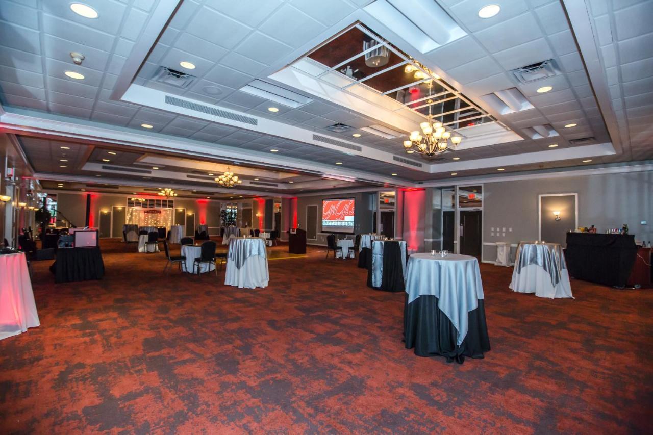 Ramada By Wyndham & Conference Center Hotel 3*
