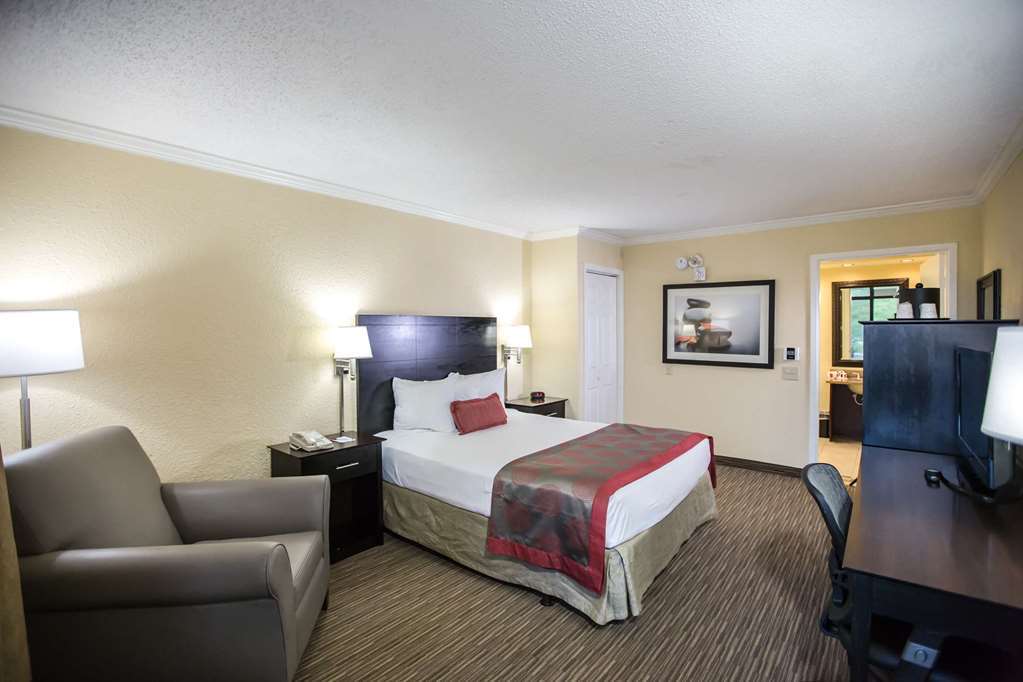 Ramada By Wyndham & Conference Center Hotel 3*