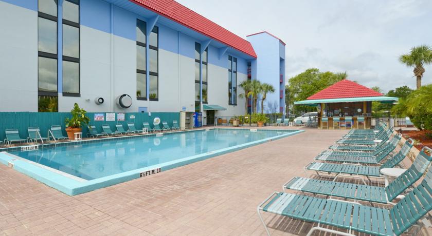Ramada Maingate West Hotel