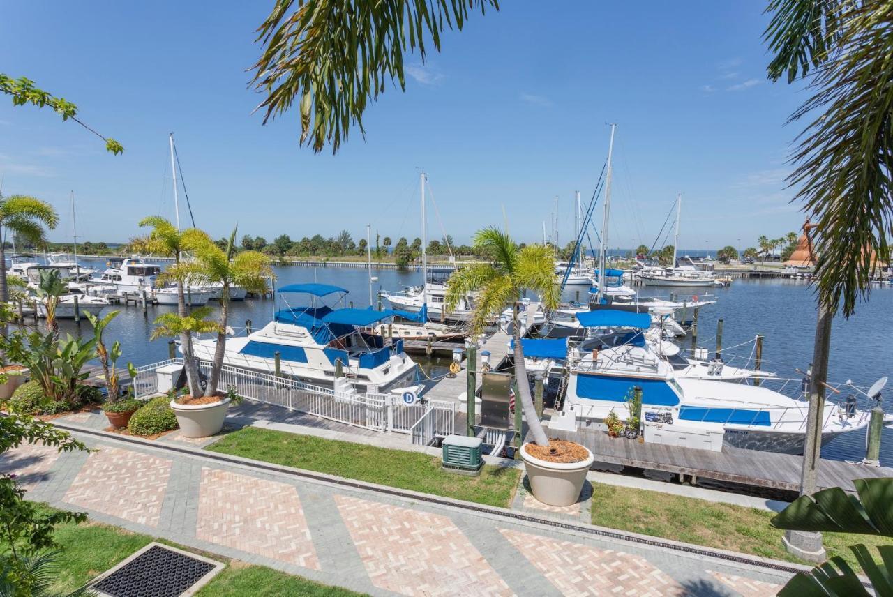 Tampa Bay, Step Away, Wifi, Free Parking,pools, Jacuzzi Ruskin