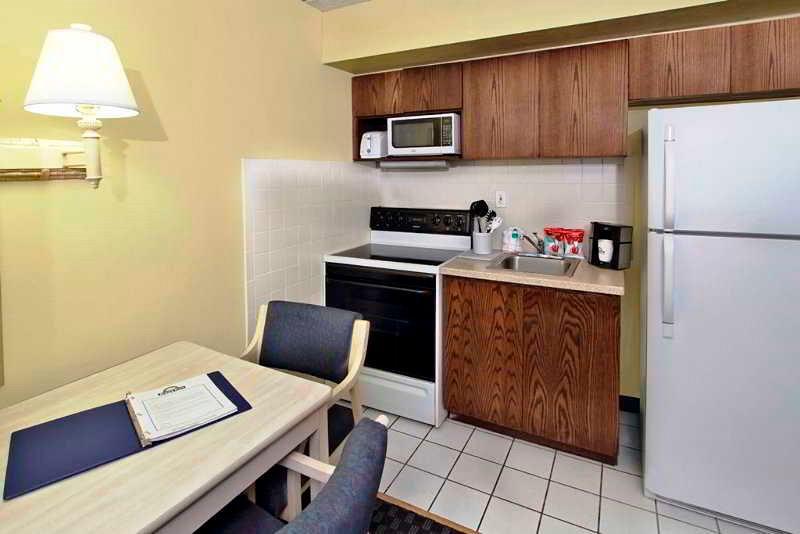 Days By Wyndham Cocoa Port Canaveral Motel