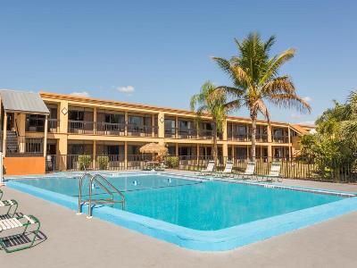 Travelodge By Wyndham Myers North