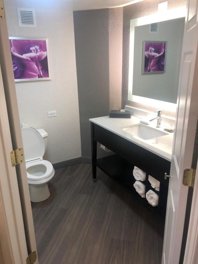 La Quinta & By Wyndham Hotel