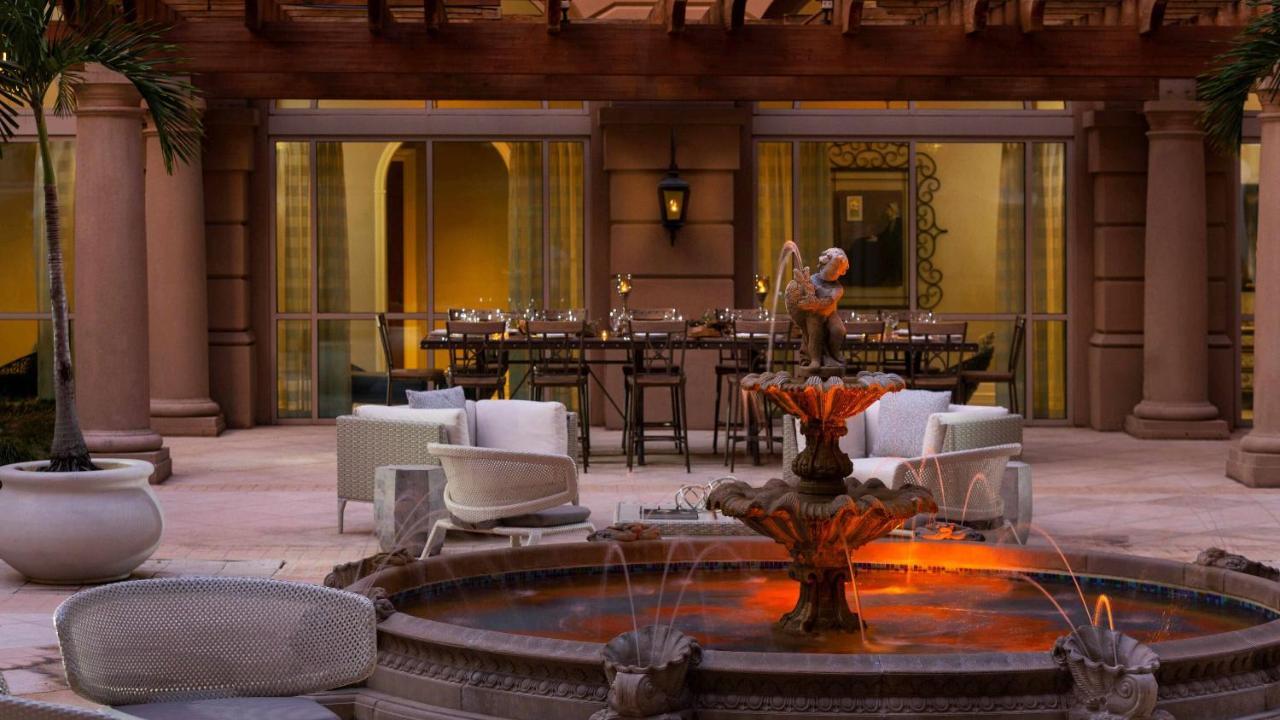 Renaissance International Plaza 4*