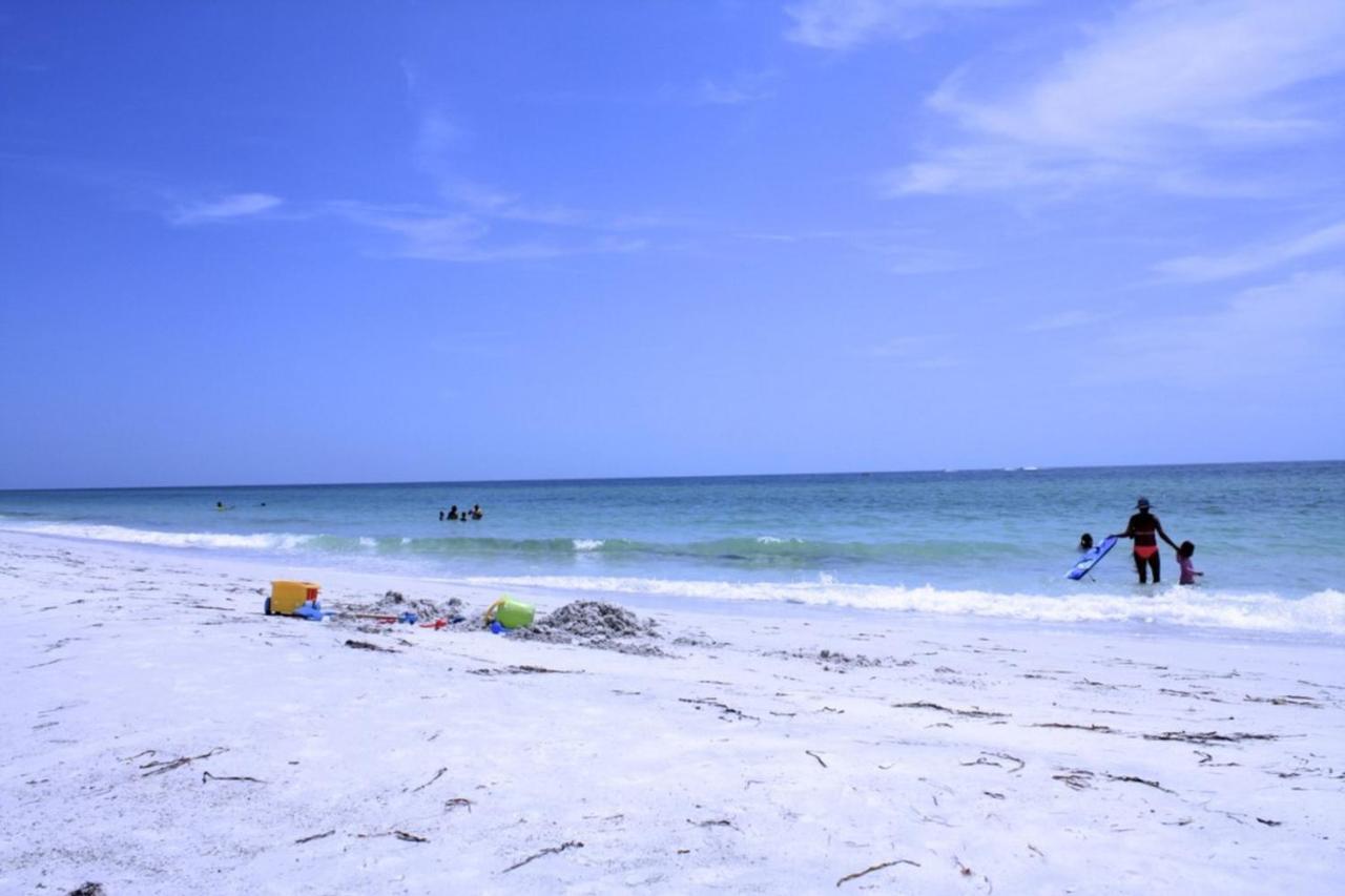 The Anna Maria Island Castaway 2 *