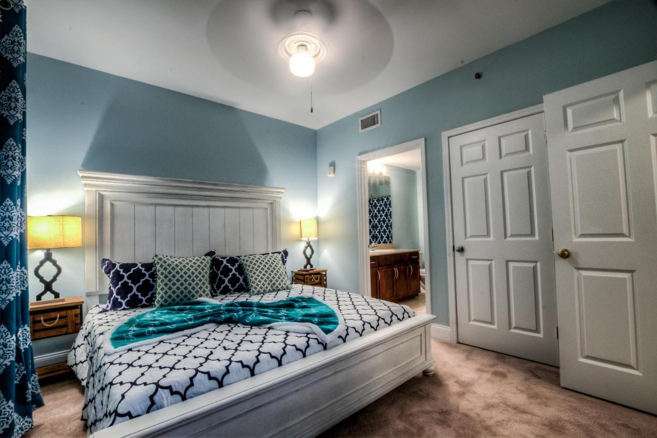 Laketown Wharf 537 By Aneliya *
