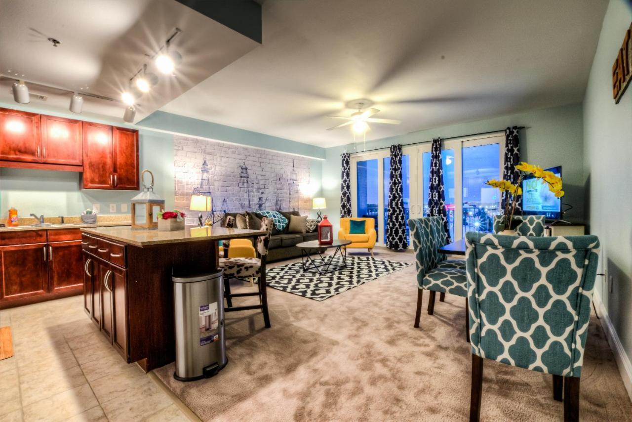 Laketown Wharf 537 By Aneliya *
