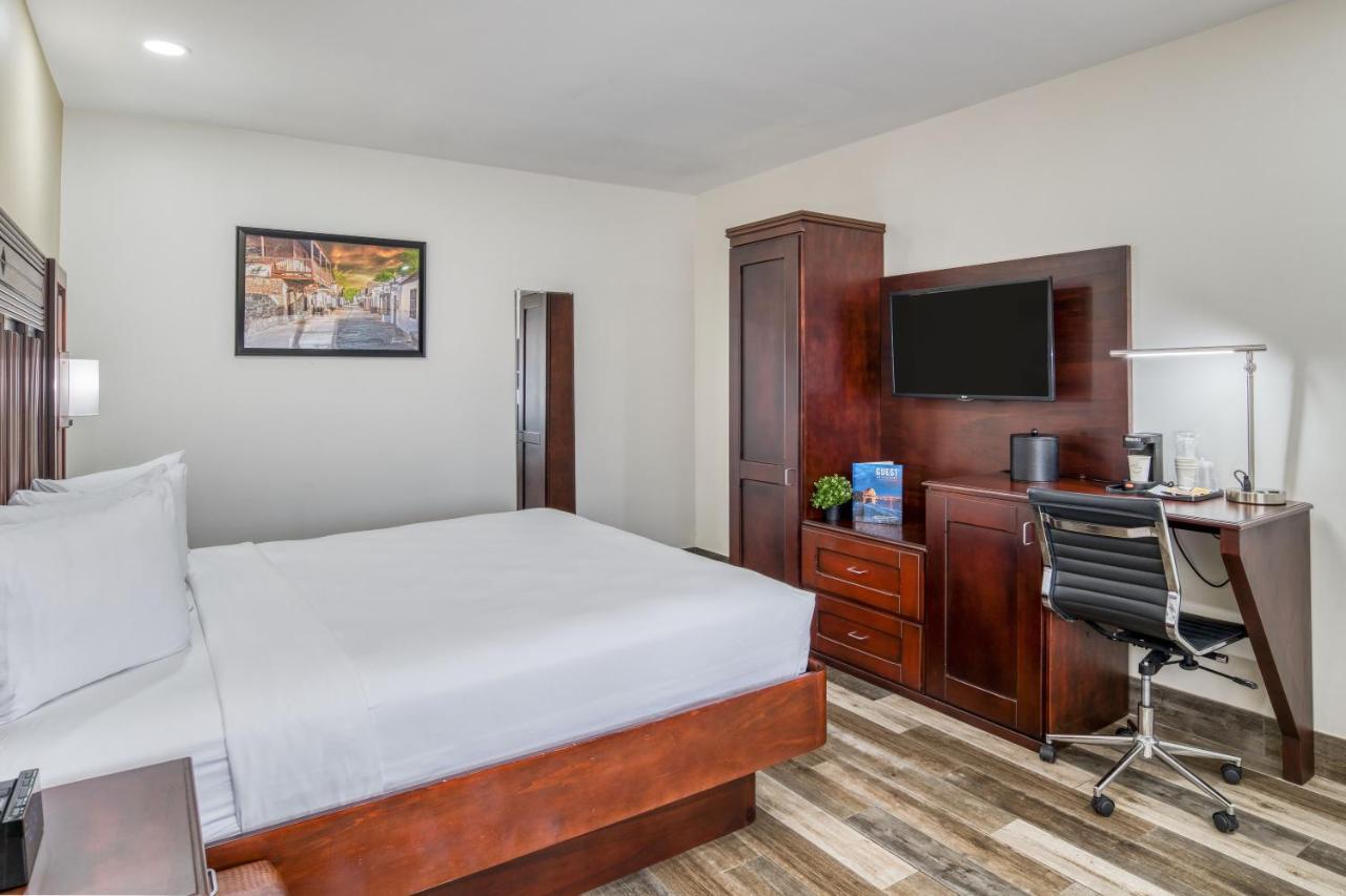 Hotel 1565 -