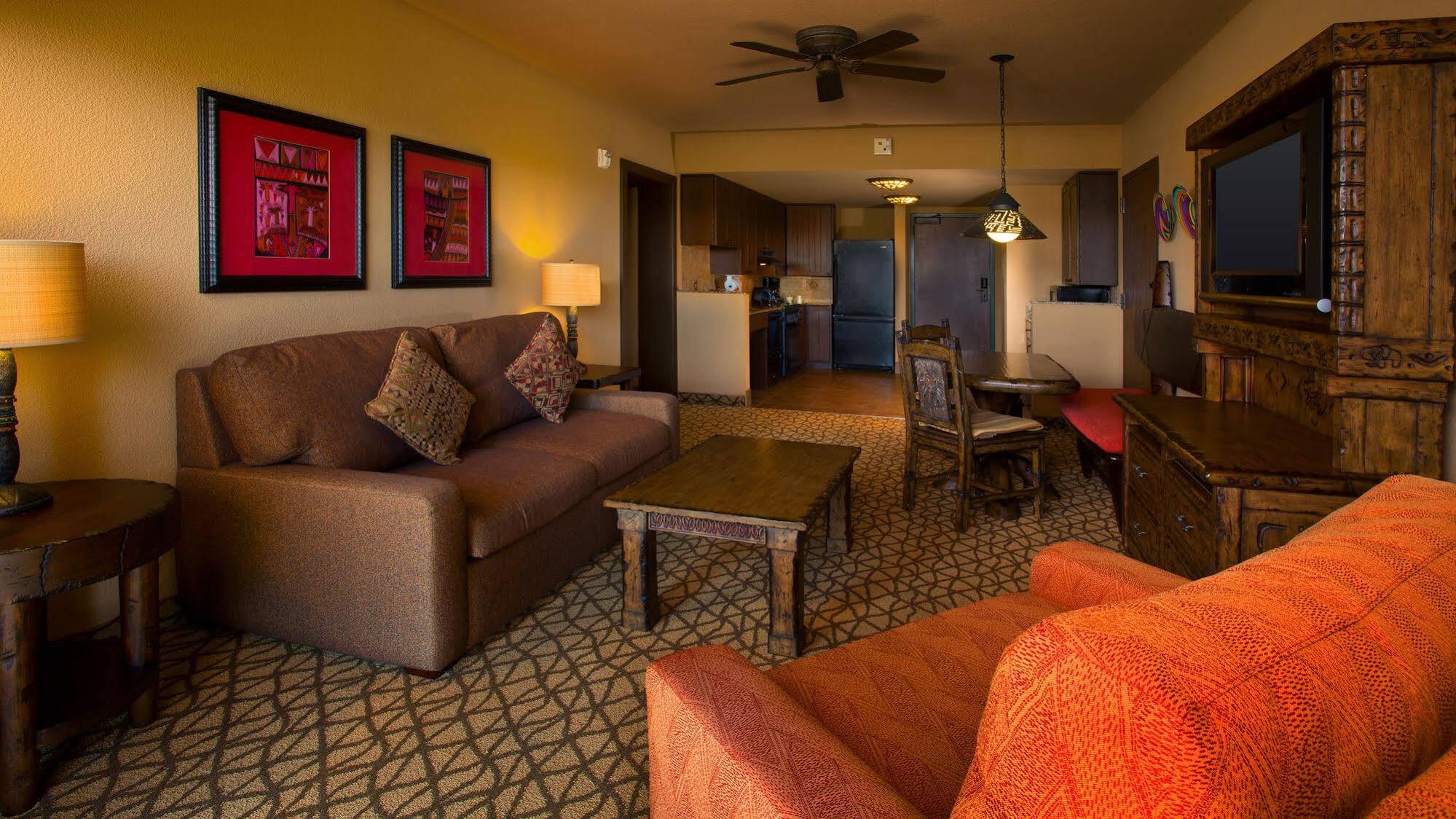 Disney's Animal Kingdom - Jambo House Hotel Celebration