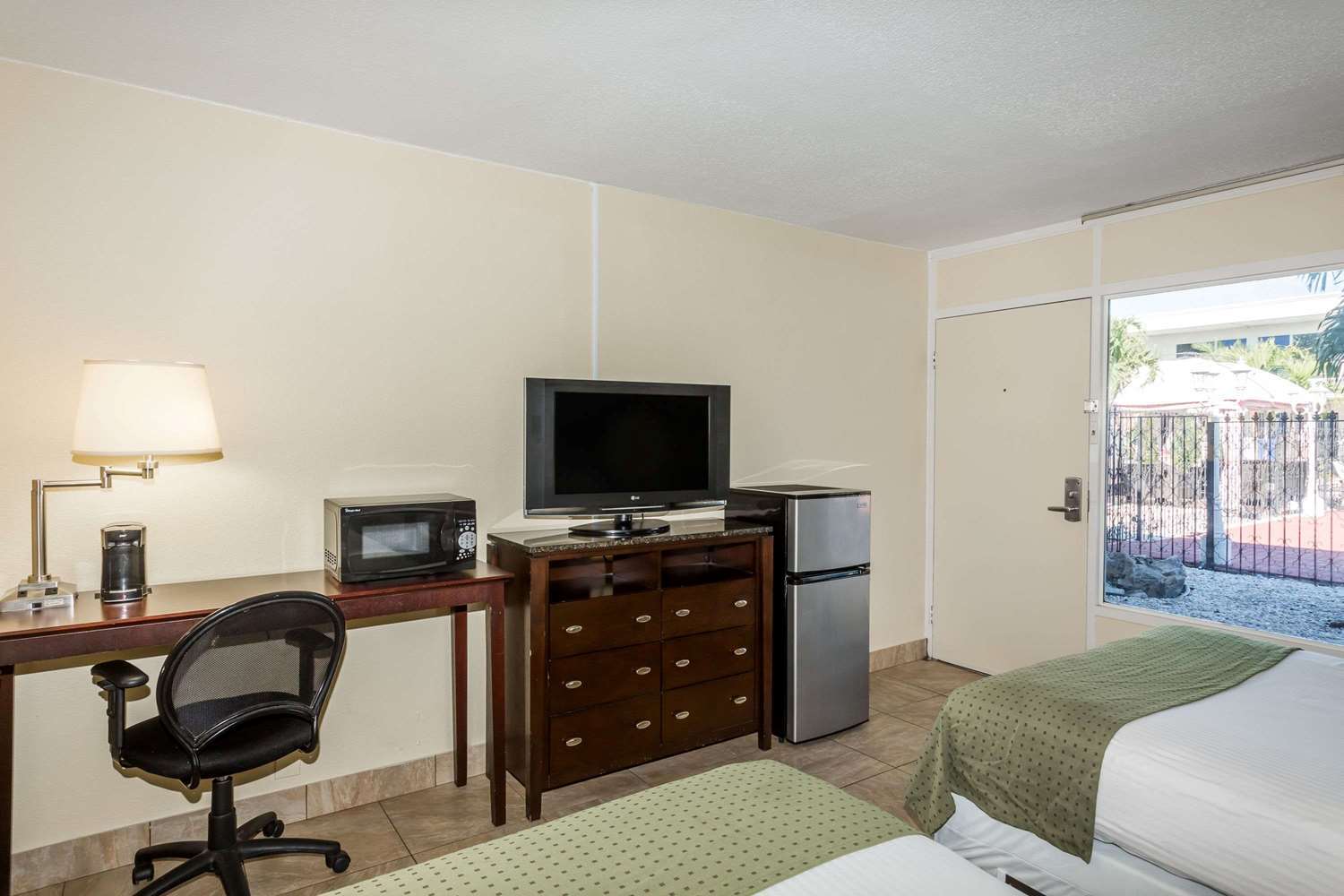 Days By Wyndham St. Petersburg / Tampa Bay Area