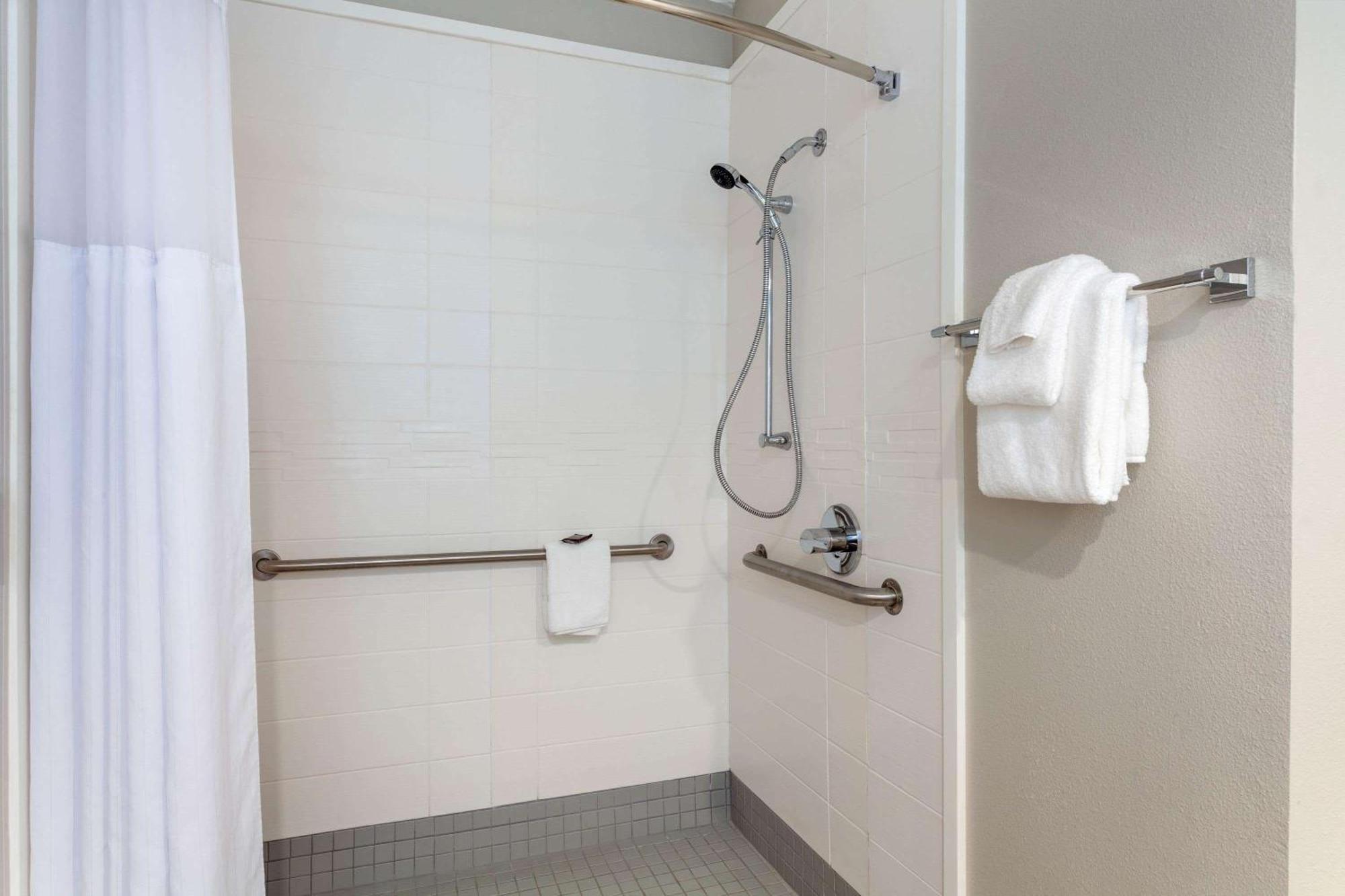 Hotel Grand Kissimmee At Celebration - Shuttle To Theme Parks 3*