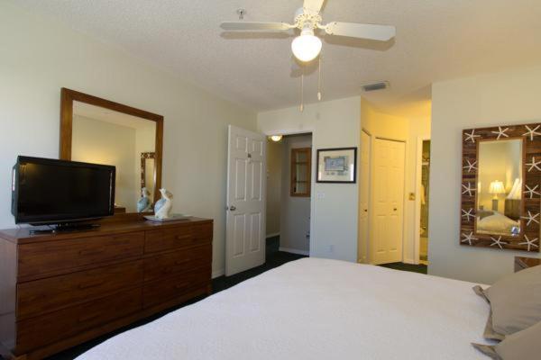 Sandy Pointe Two Bedroom Apartment, Unit 210 Holmes Beach