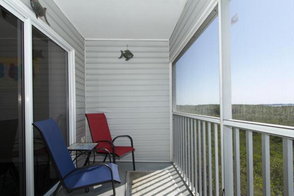 Sandy Pointe Two Bedroom Apartment, Unit 210 *