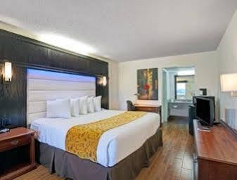 Days By Wyndham South Memorial Hospital Motel Jacksonville