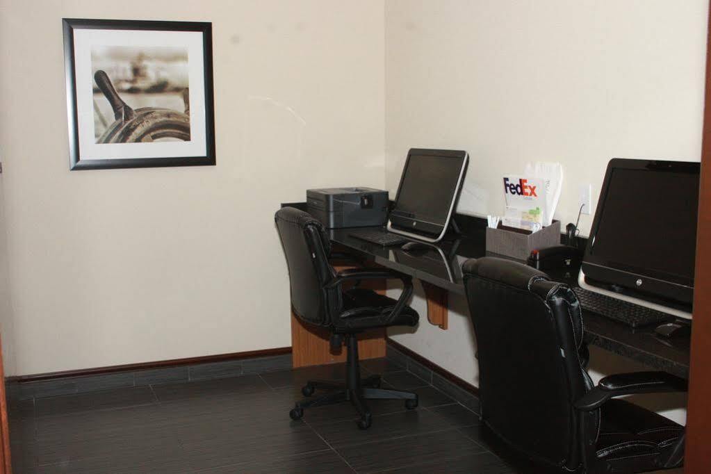 Fairfield & By Marriott Walton Hurlburt Area 2*