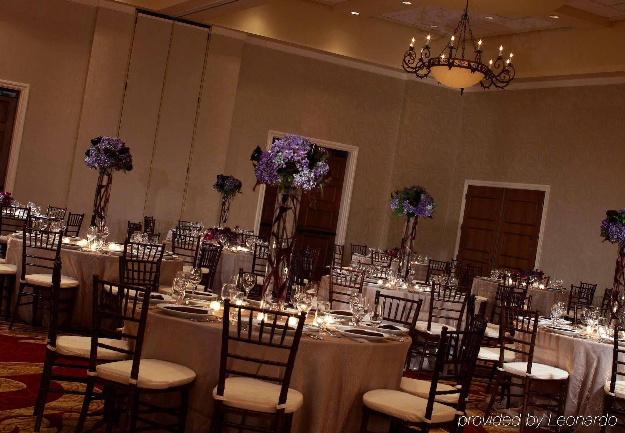 Hotel Renaissance International Plaza 4*
