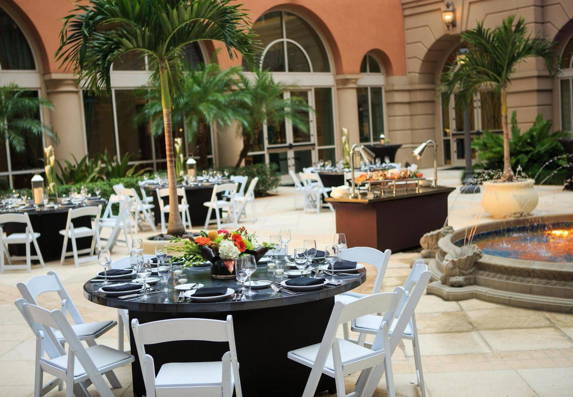 Renaissance International Plaza Hotel 4*