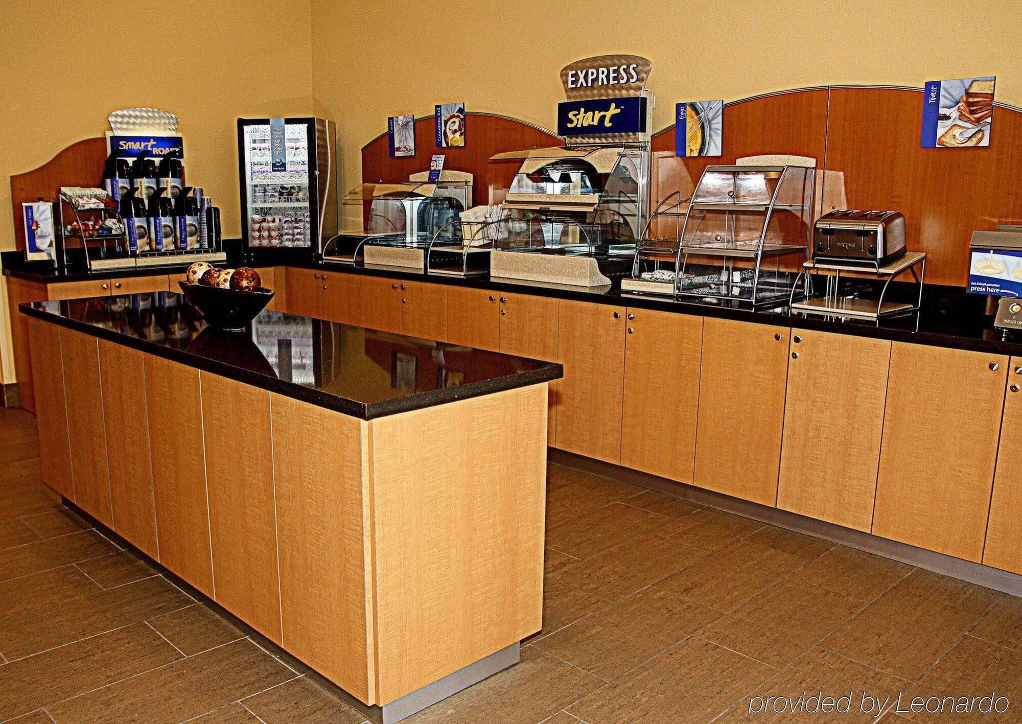 Express Lauderdale Airport South By Ihg Hotel