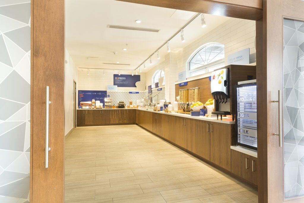 Express & S Buena Vista By Ihg Hotel 3*